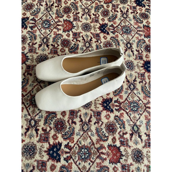 Time and Tru White Faux Leather Slip-On Square Toe Flats Size 11 Wide Width New - Picture 2 of 5